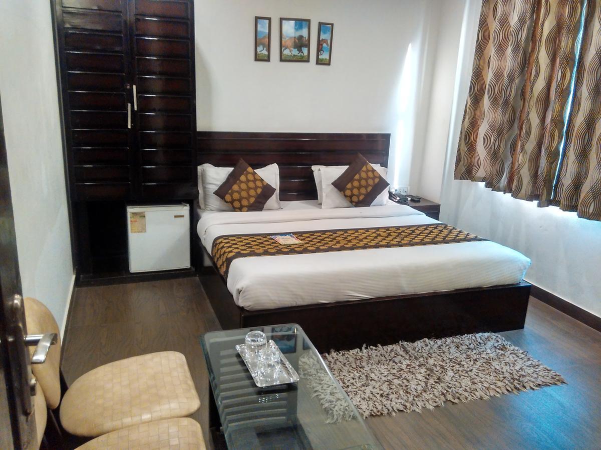 Hotel New Walnut Castle Paharganj Extérieur photo